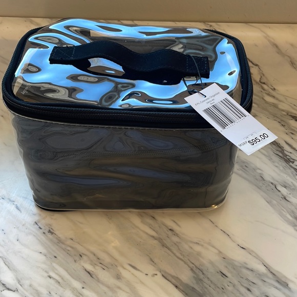 Vera Bradley 4 piece cosmetic organizer - Picture 1 of 10